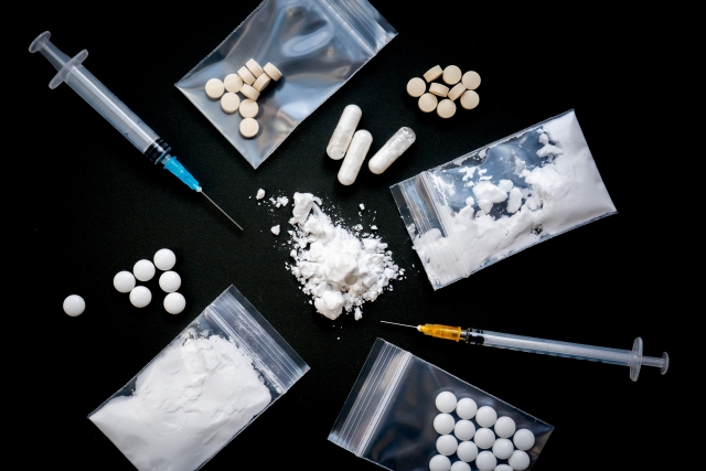 違法薬物の種類と罰則について【薬物の依存性と体験談について】